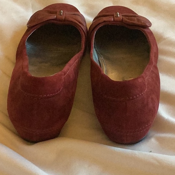 Ecco burgundy suede flat with bow size 7. - Picture 3 of 8